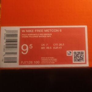 Nike Free Metcon 6 in Pale Ivory